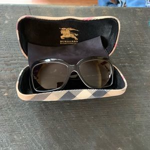 Burberry Nova Check B4033 Black & white sunglasses